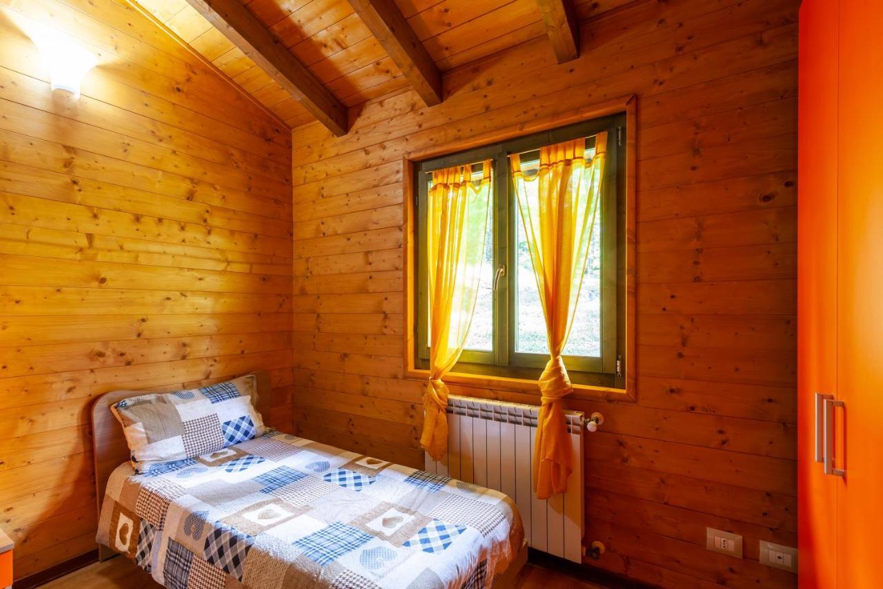Villaggio Anemone - Chalet Mirtillo Capanne di Sillano ภายนอก รูปภาพ