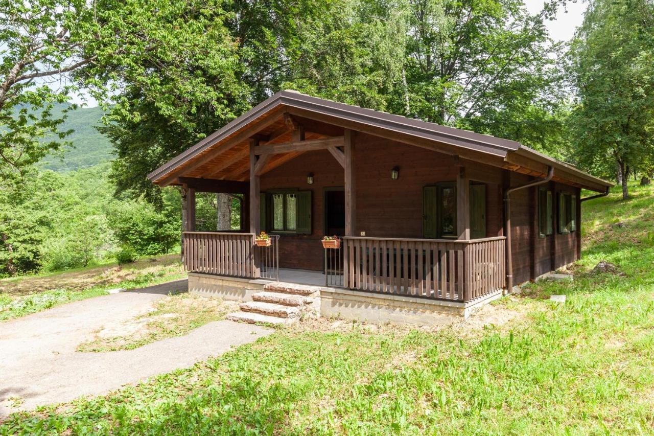 Villaggio Anemone - Chalet Mirtillo Capanne di Sillano ภายนอก รูปภาพ
